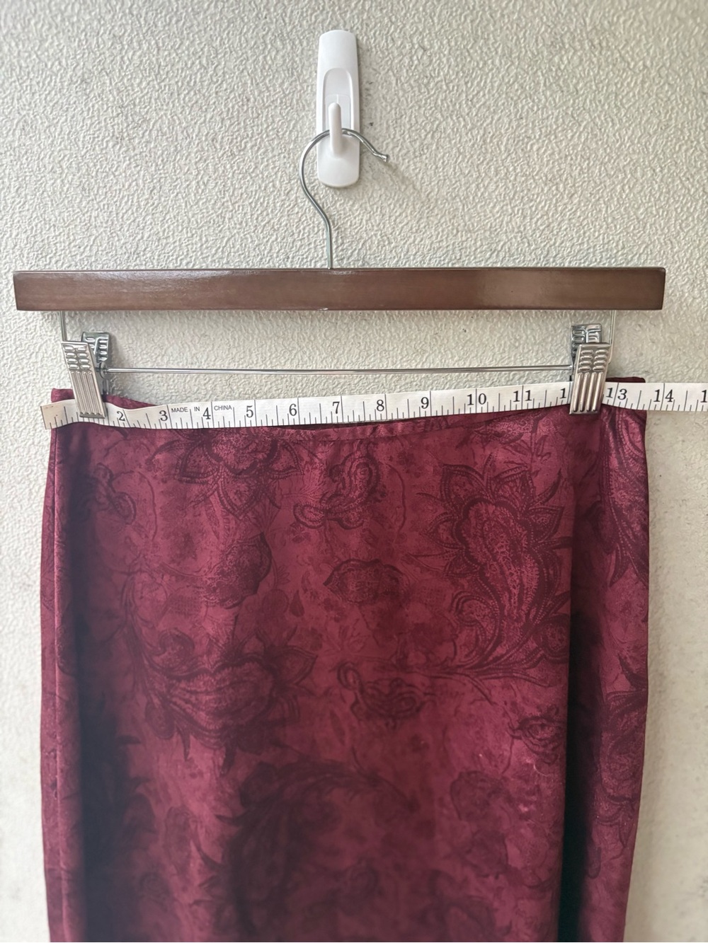 Vintage 90s Petite Sophisticate Burgundy Satin Jacquard Paisley Midi Skirt 6 - Picture 10 of 10